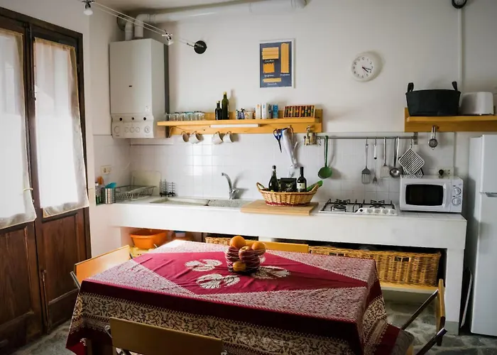 Enjoyable Location In Old House, Maggiore Castelveccana