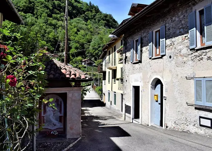Enjoyable Location In Old House, Maggiore Lägenhet Castelveccana