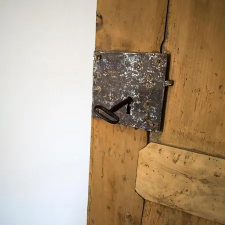 Enjoyable Location In Old House, Maggiore Apartment Castelveccana