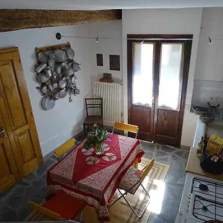 Enjoyable Location In Old House, Maggiore Appartement Castelveccana