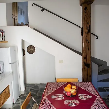 Enjoyable Location In Old House, Maggiore Appartement *