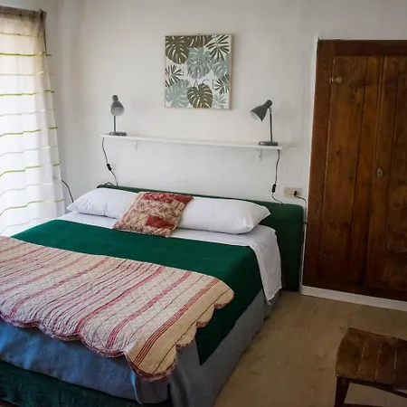 Enjoyable Location In Old House, Maggiore Daire