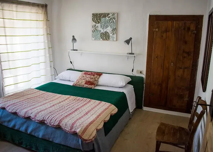 Enjoyable Location In Old House, Maggiore Daire